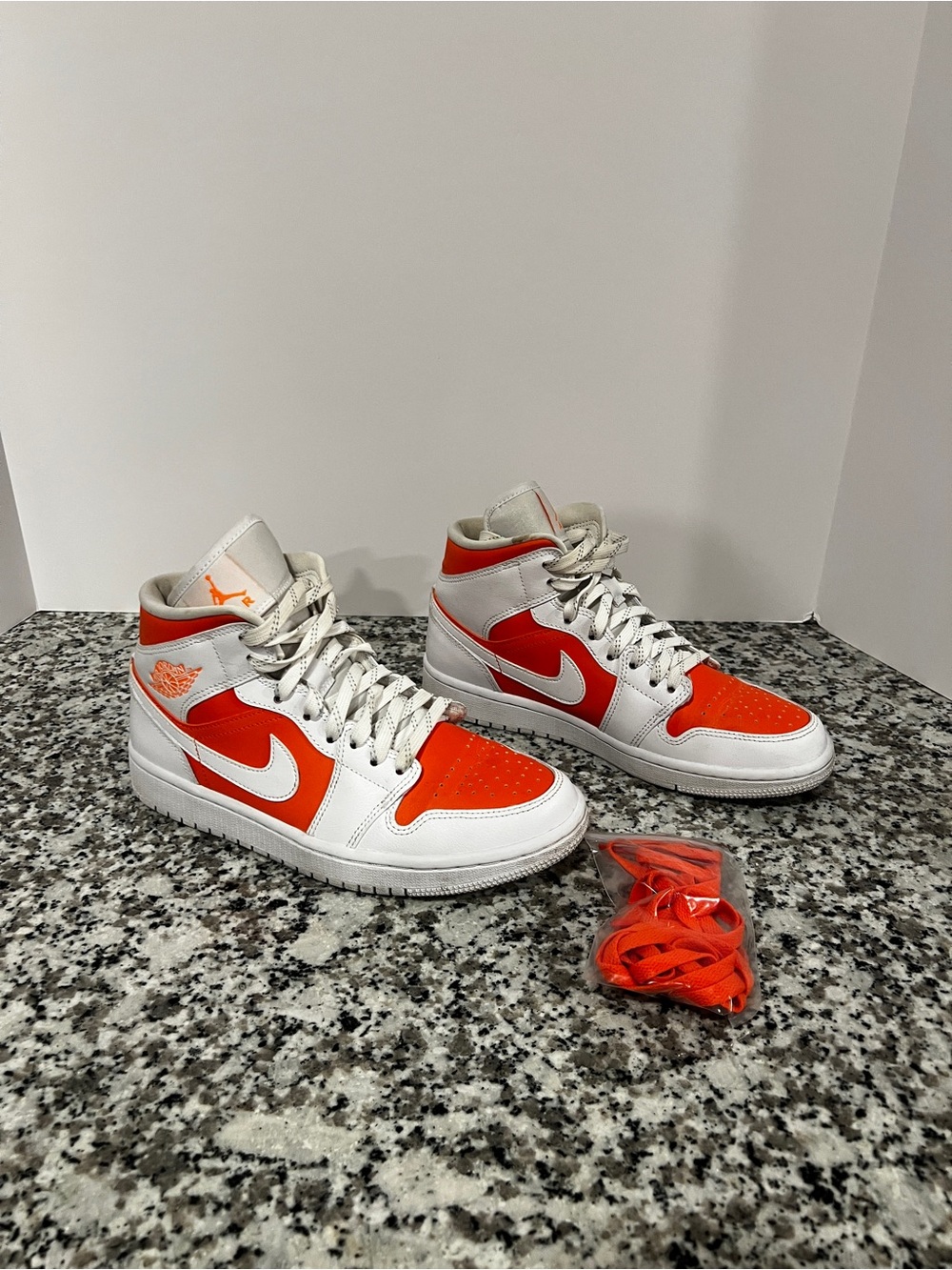 Air Jordan 1 Mid SE Bright Citrus Women’s Size 8